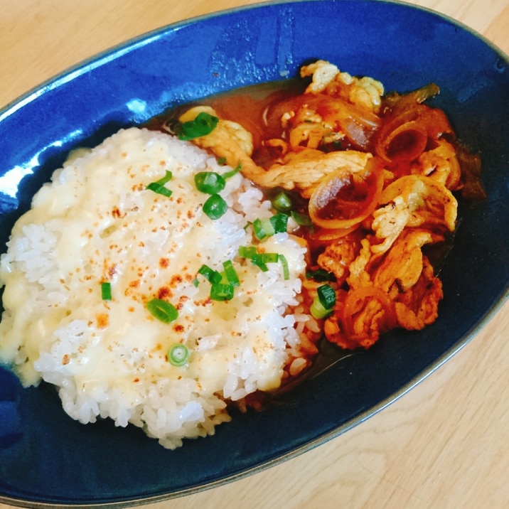 カレー粉で簡単☆豚と玉ねぎの炙りチーズカレー